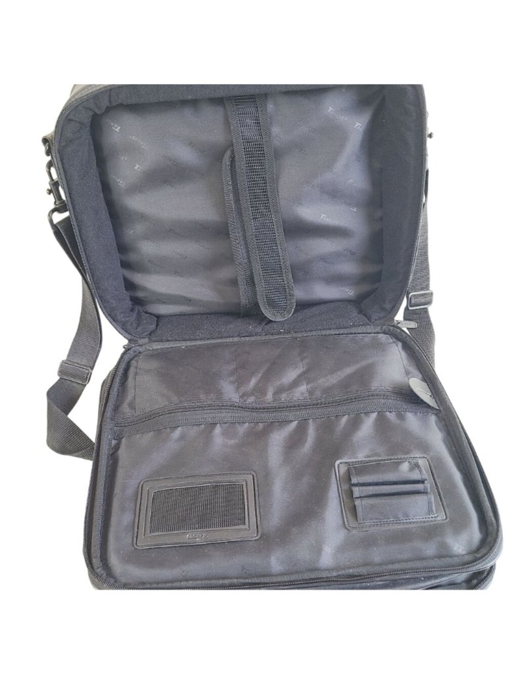 Targus Black Leather Laptop Bag With Shoulder Strap & Multiple Compartments - Picture 12 of 16